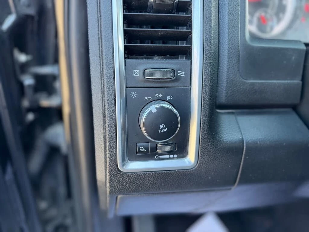 Dodge RAM 1500 Classic Tradesman Quad * АвтоКредит * (Цена до БГ), снимка 11 - Автомобили и джипове - 55418184