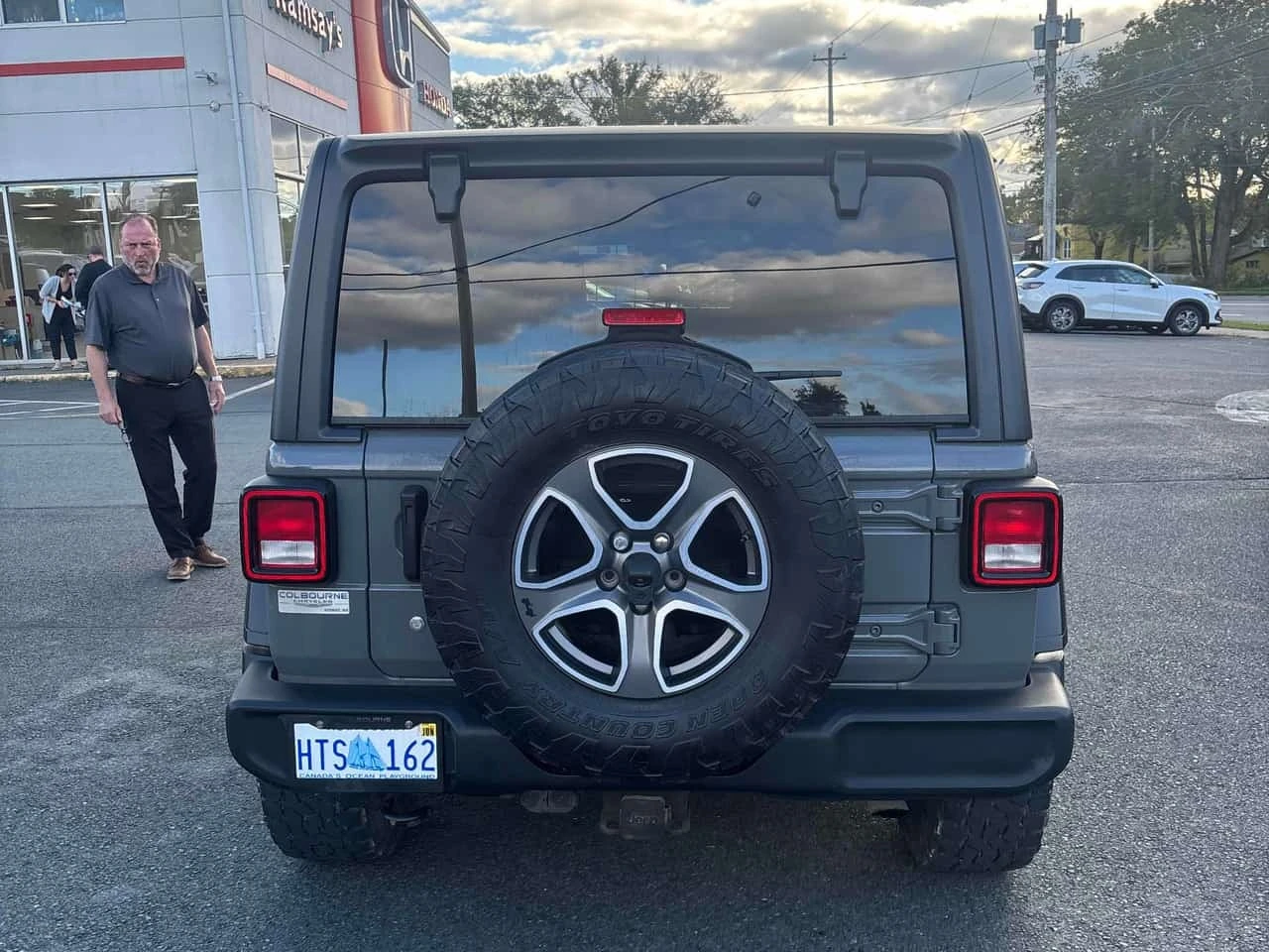 Jeep Wrangler  Sport * CARFAX * БЕЗ ПЪРВОНАЧАЛНА ВНОСКА, снимка 4 - Автомобили и джипове - 56170179