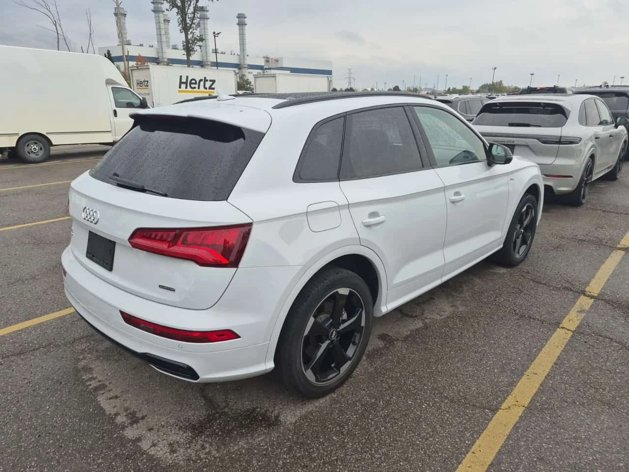 Audi Q5  Progressiv  Black Optic / Carfax / Автокредит  , снимка 2 - Автомобили и джипове - 56323931