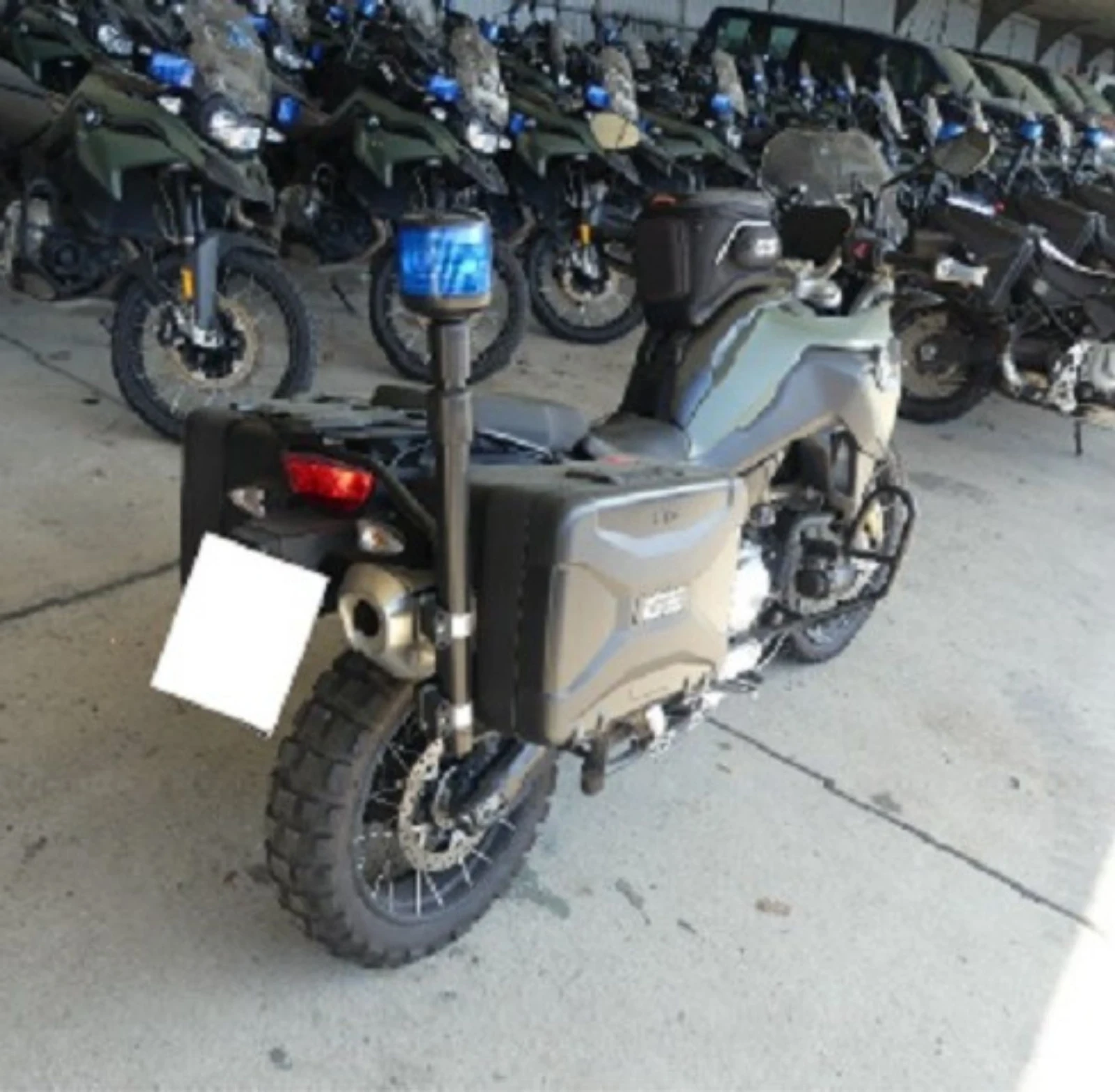 BMW F 850 GS  8200 РЕАЛНИ КМ. - изображение 2