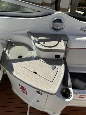 Моторна яхта Rinker 9 метра 12 пасажера Captiva 276, снимка 12