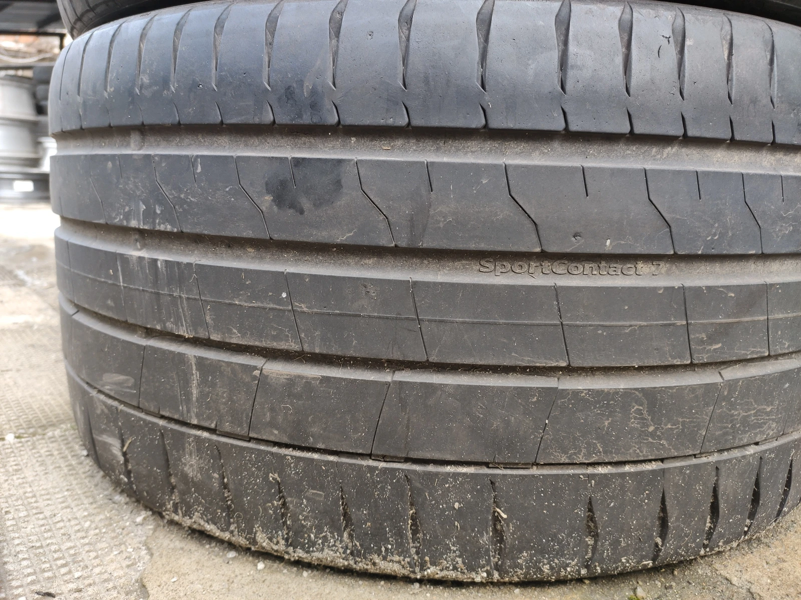 Гуми Летни 295/30R21, снимка 4 - Гуми и джанти - 54731430