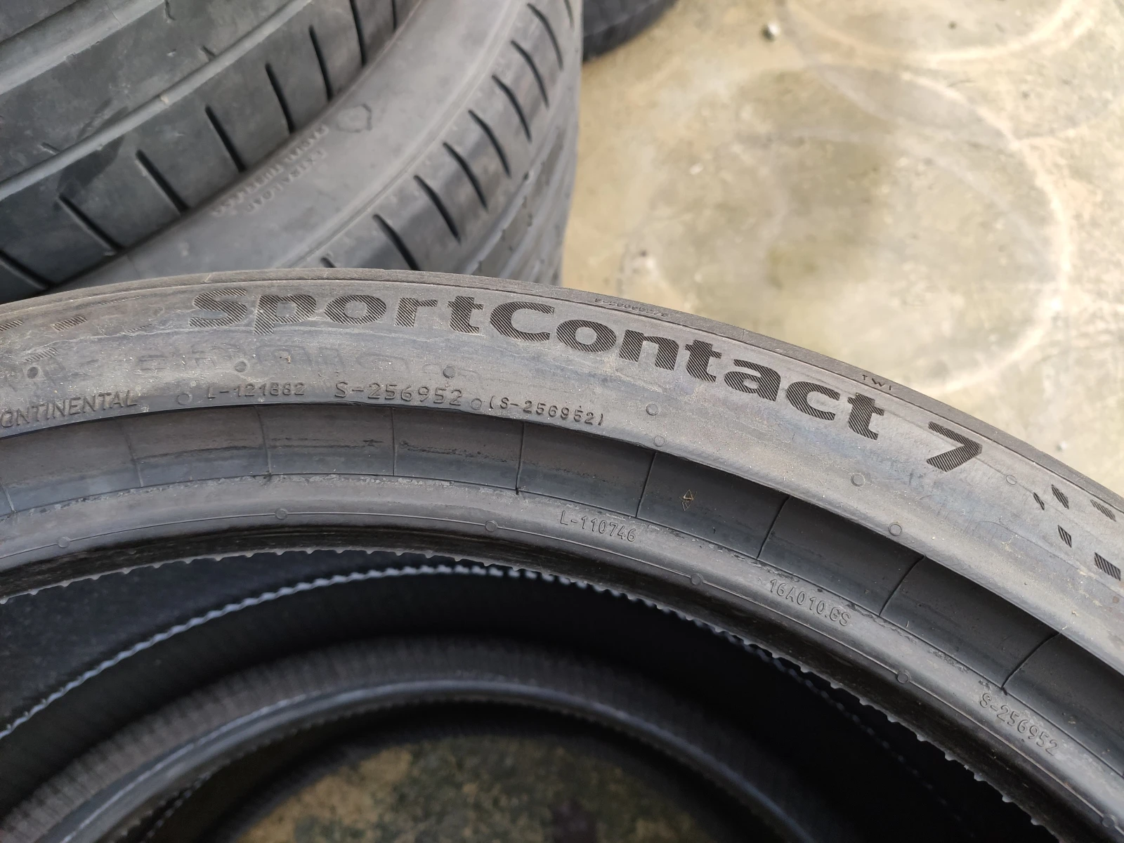 Гуми Летни 295/30R21, снимка 5 - Гуми и джанти - 54731430