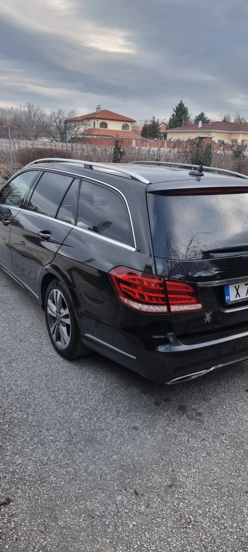 Mercedes-Benz E 220, снимка 3 - Автомобили и джипове - 46794402