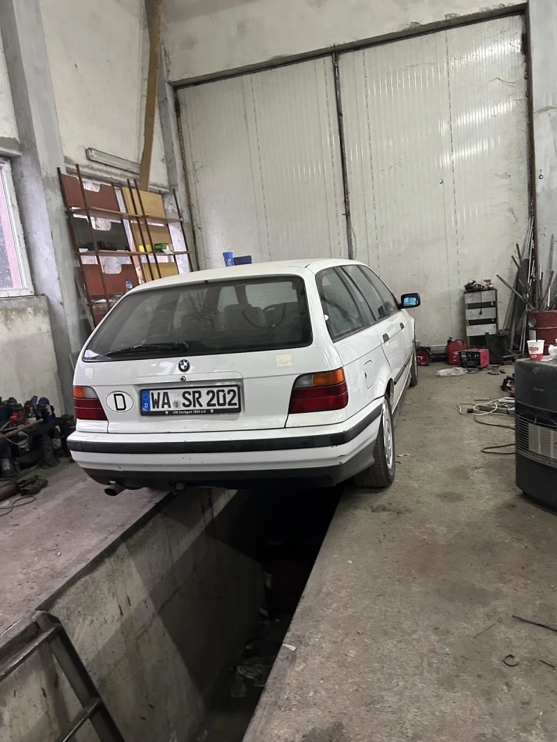 BMW 318 2.0, снимка 1 - Автомобили и джипове - 48434713