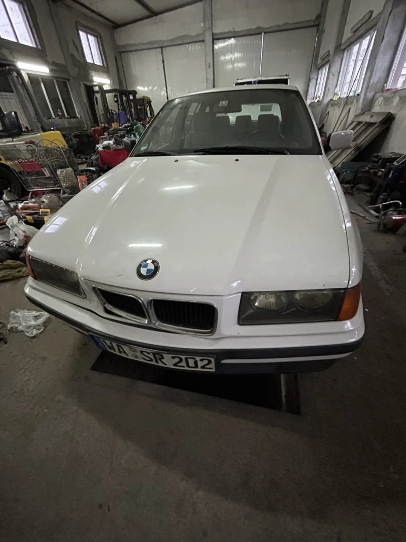 BMW 318 2.0, снимка 10 - Автомобили и джипове - 48434713