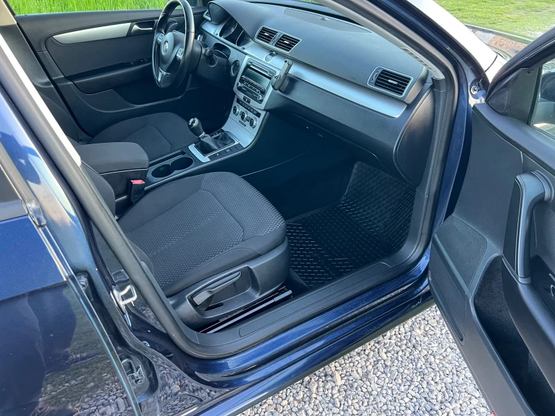 VW Passat, снимка 13 - Автомобили и джипове - 50170251