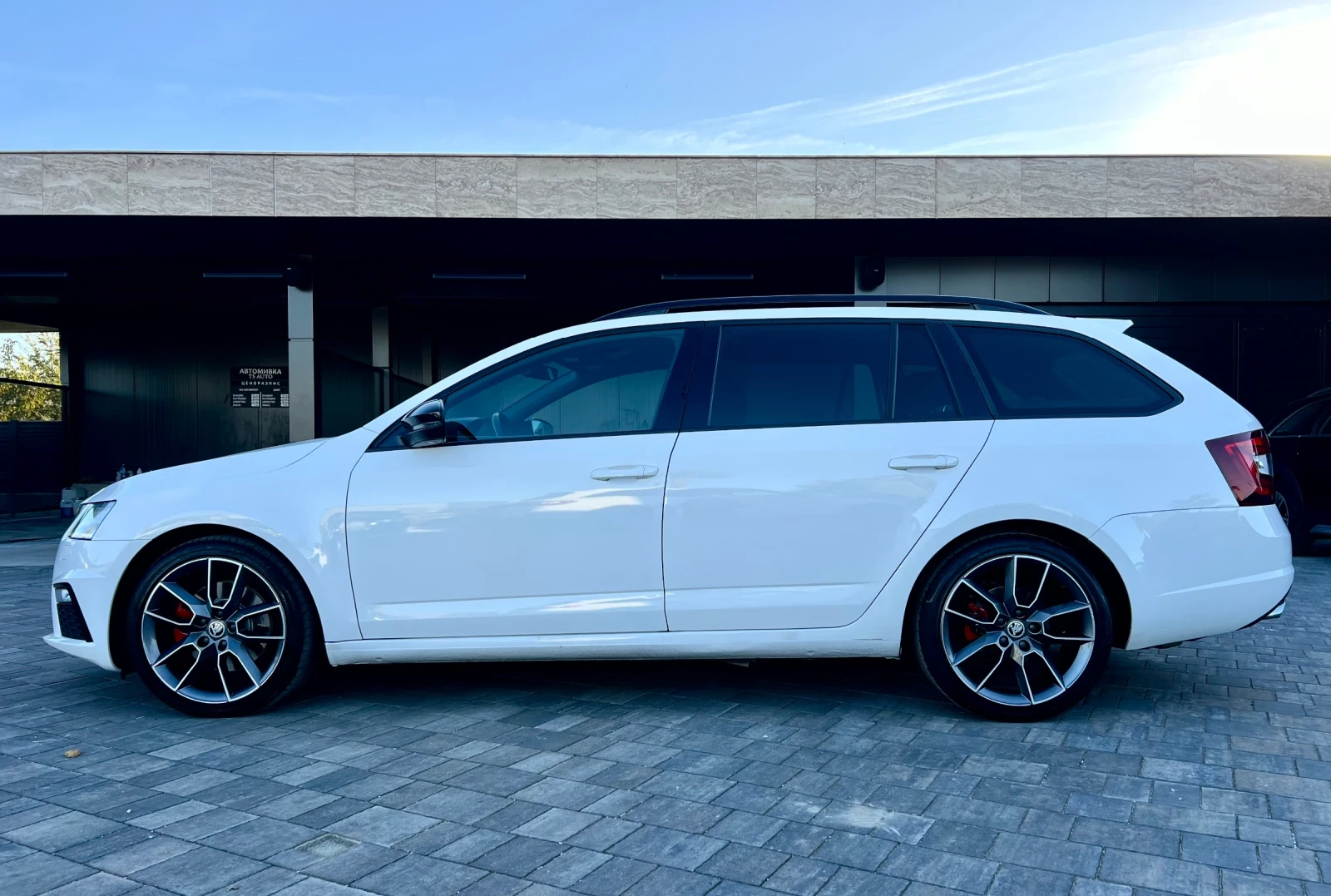 Skoda Octavia 2.0TDI* V//RS* 4X4 - изображение 6