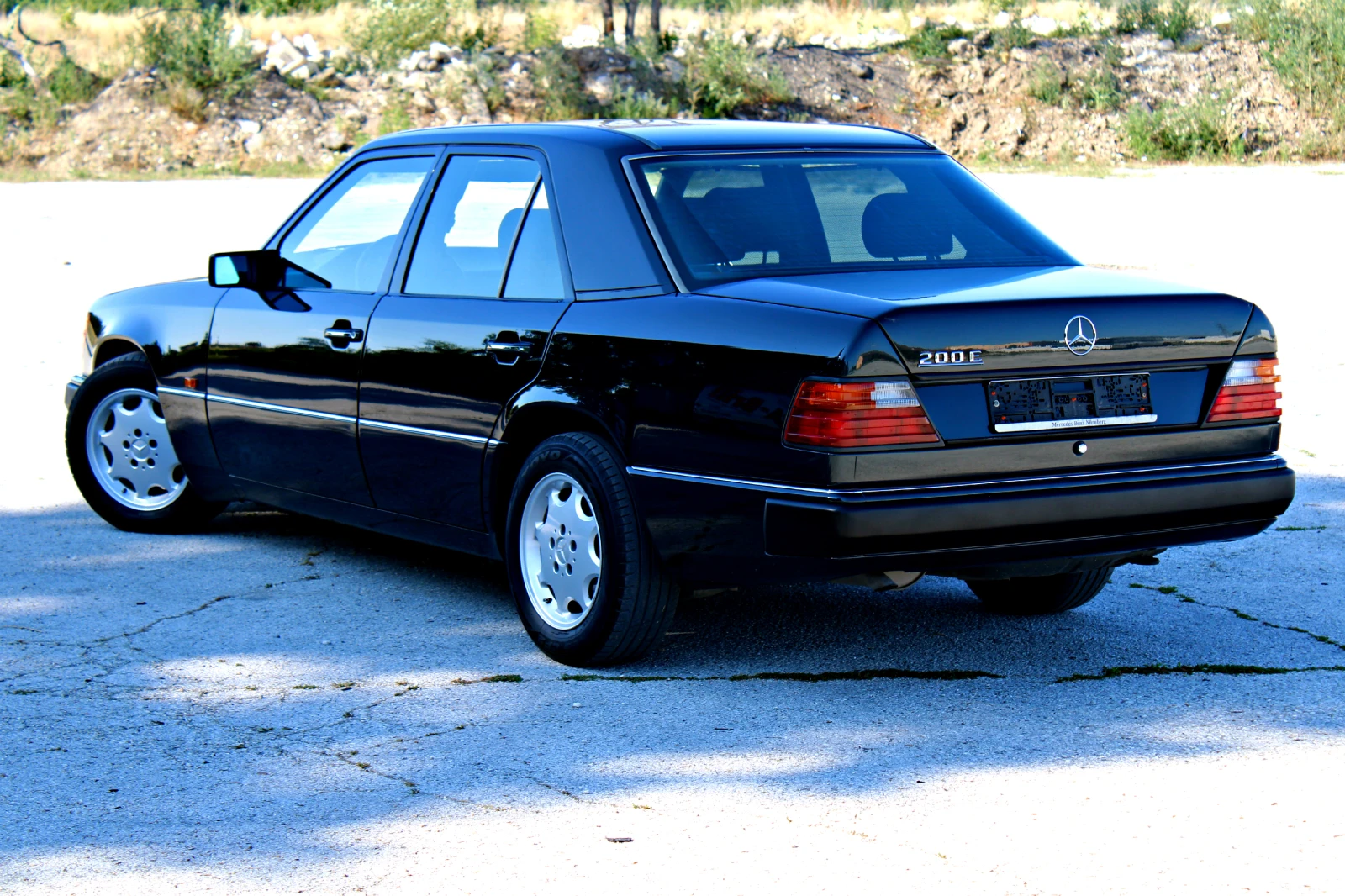 Mercedes-Benz 124 200-E КАТО НОВ - изображение 4