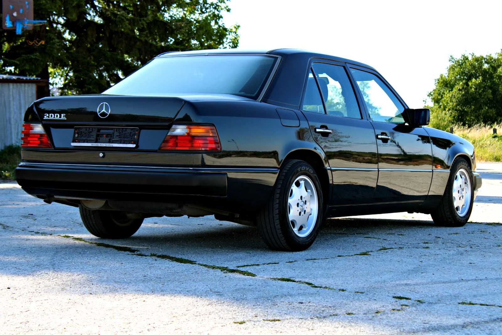 Mercedes-Benz 124 200-E КАТО НОВ - изображение 6