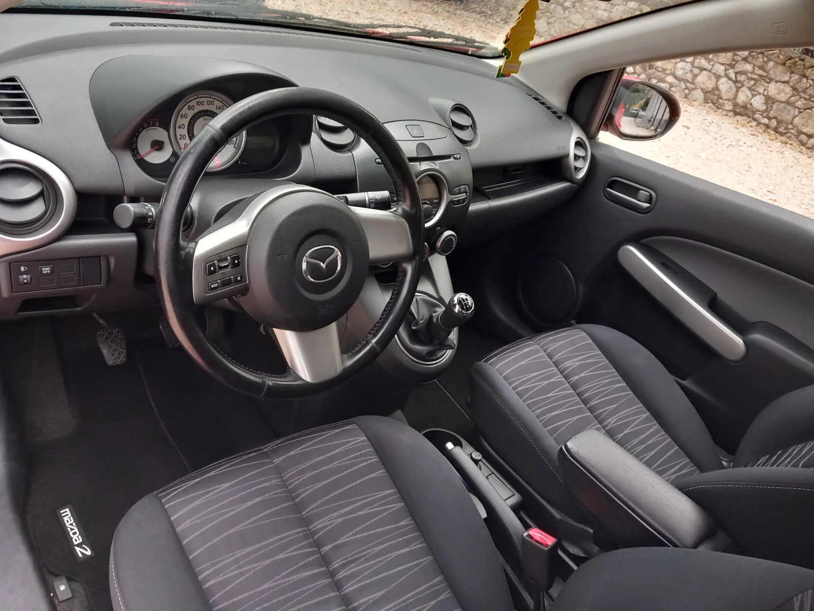Mazda 2 1.4i клима 86кс - изображение 10