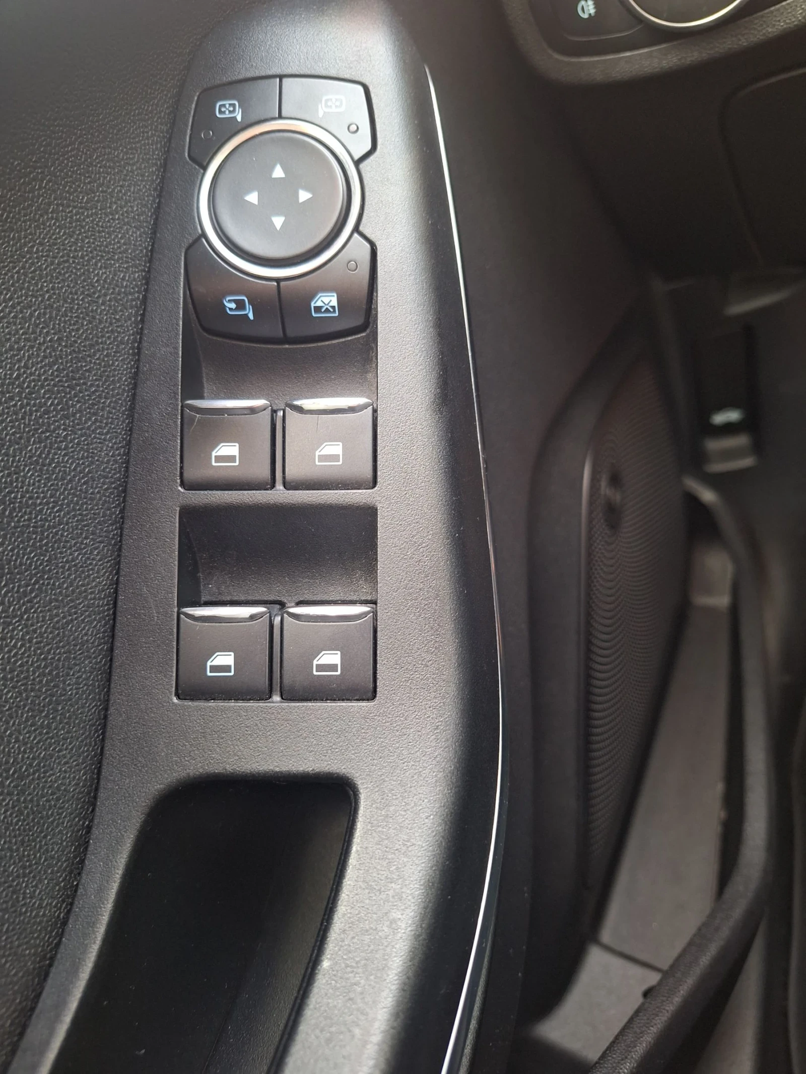 Ford Fiesta Activ, снимка 5 - Автомобили и джипове - 53786549