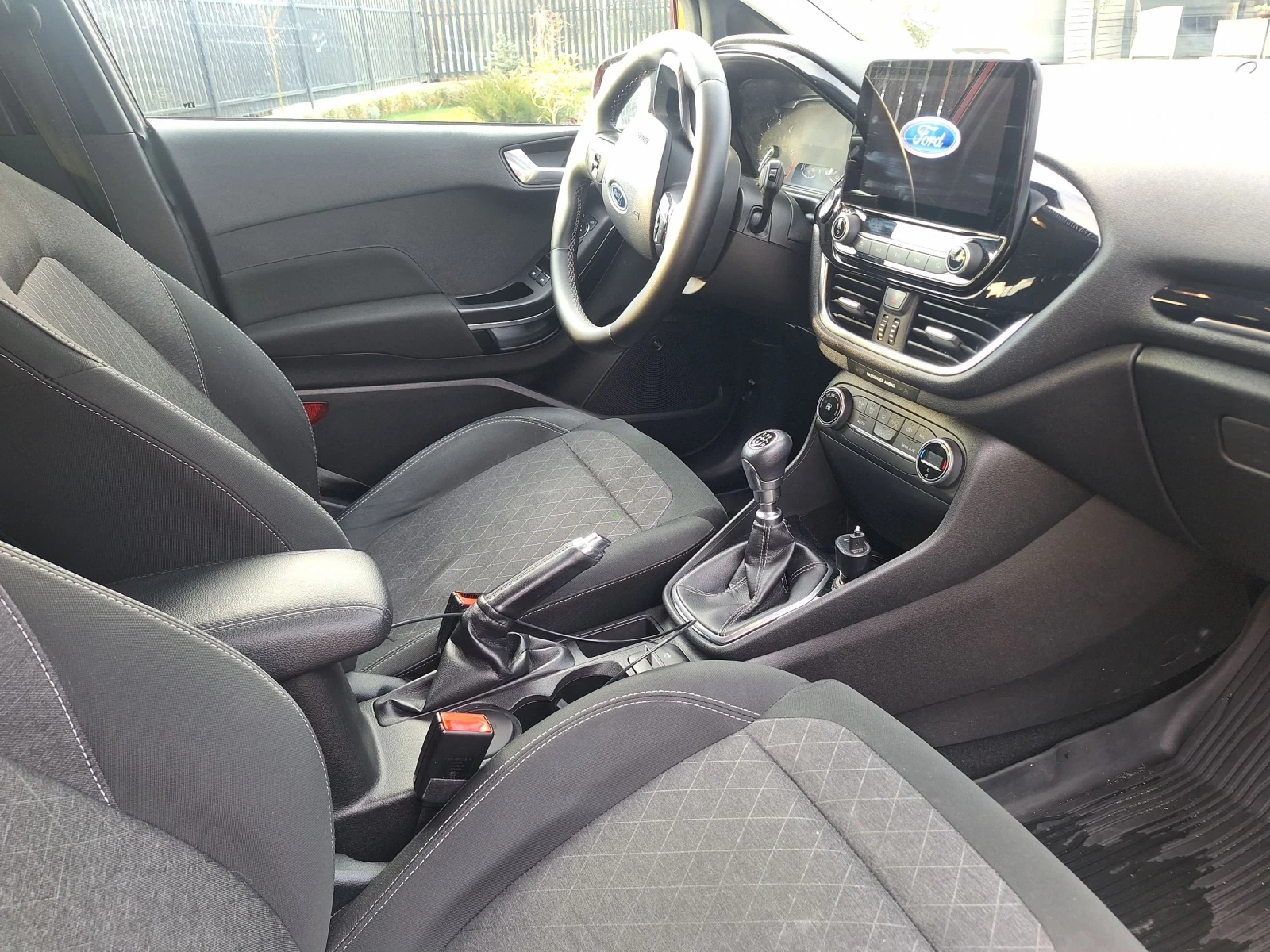 Ford Fiesta Activ, снимка 10 - Автомобили и джипове - 53786549