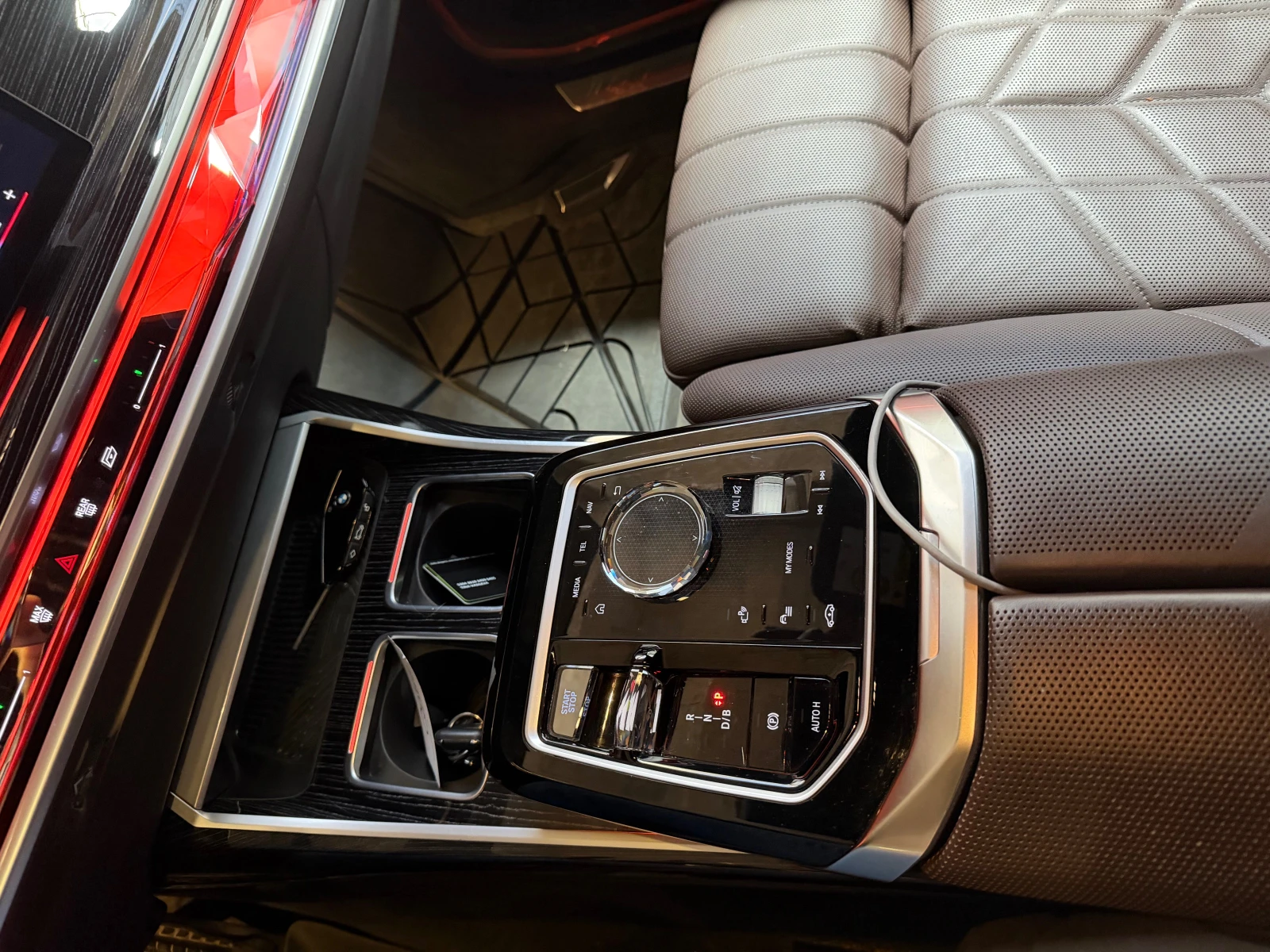 BMW i7, снимка 15 - Автомобили и джипове - 53993404