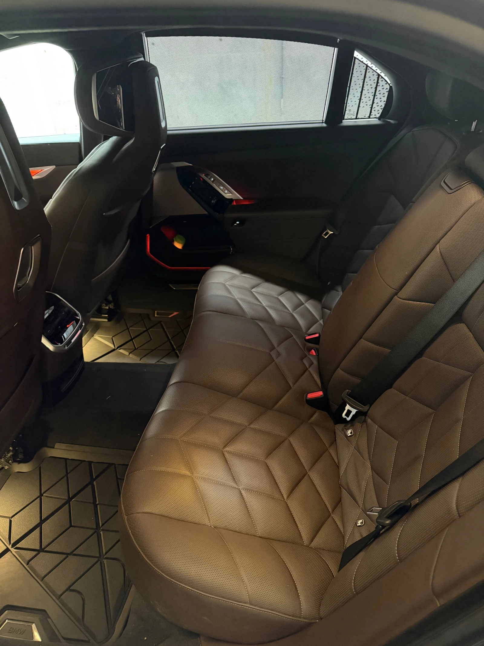 BMW i7, снимка 7 - Автомобили и джипове - 53993404