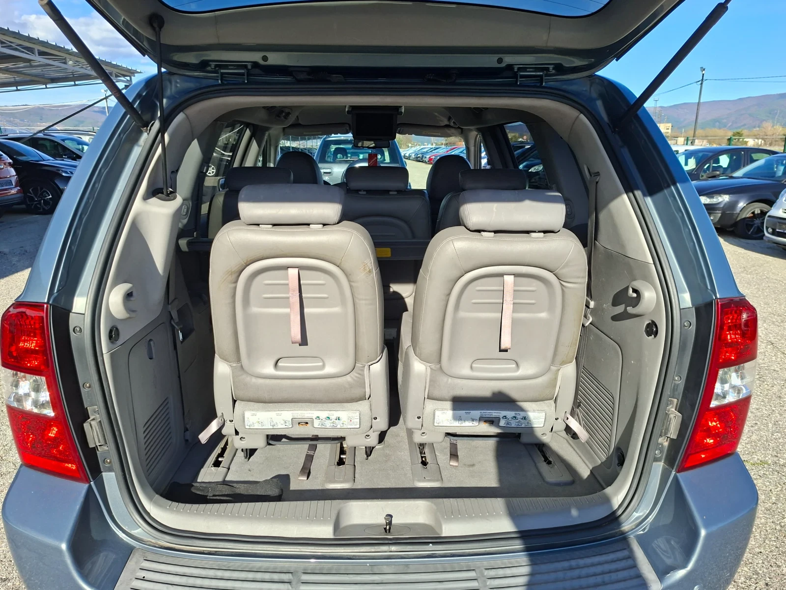 Kia Carnival 2, 9 crdi, снимка 13 - Автомобили и джипове - 54177676