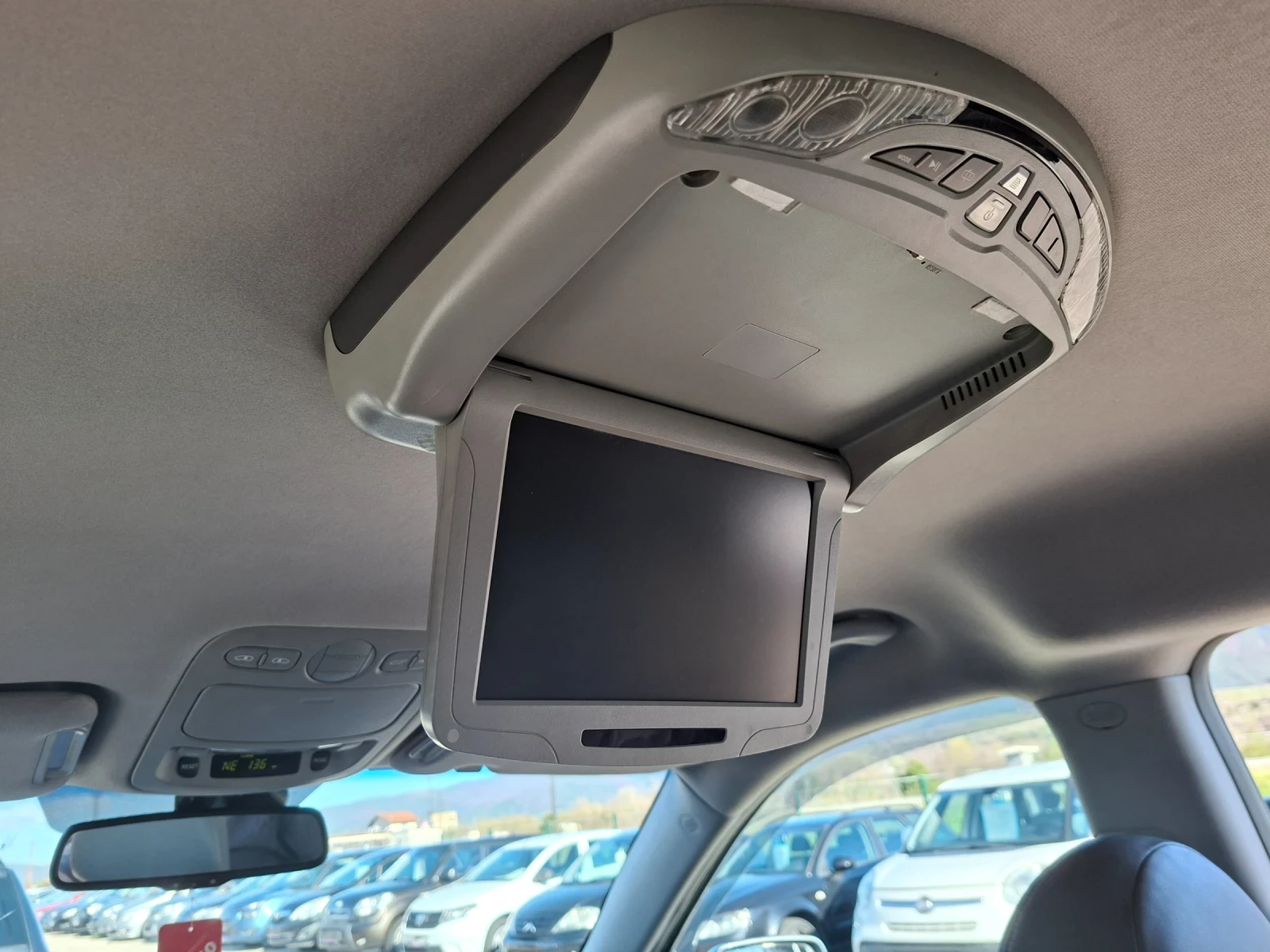 Kia Carnival 2, 9 crdi, снимка 15 - Автомобили и джипове - 54177676