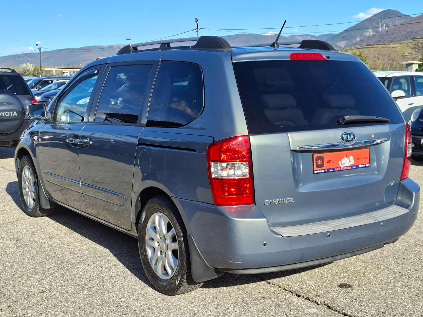 Kia Carnival 2, 9 crdi, снимка 6 - Автомобили и джипове - 54177676