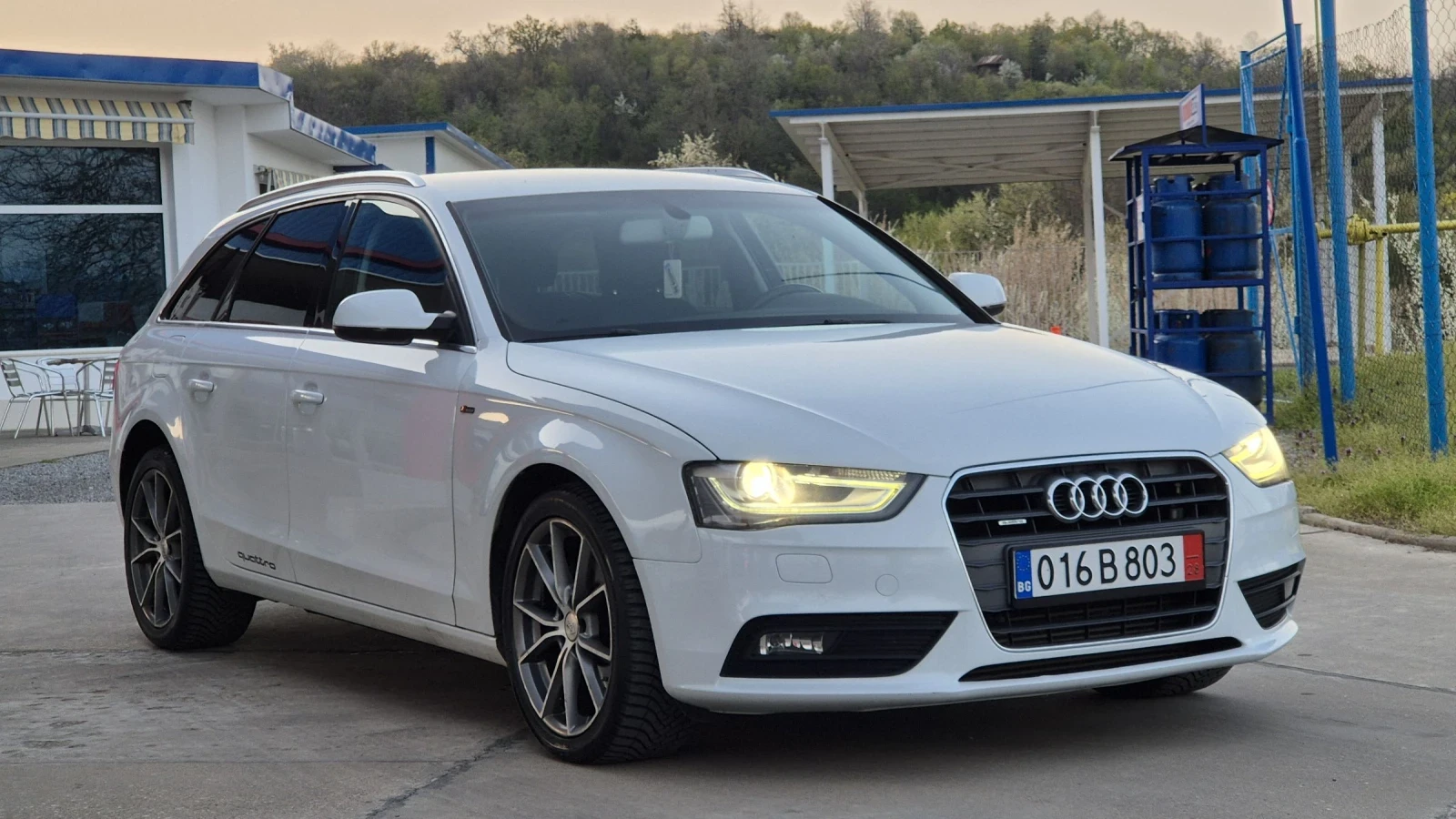 Audi A4 2.0TDI* АВТОМАТИК* QUATTRO* NAVI* ФЕЙСЛИФТ, снимка 3 - Автомобили и джипове - 54221754