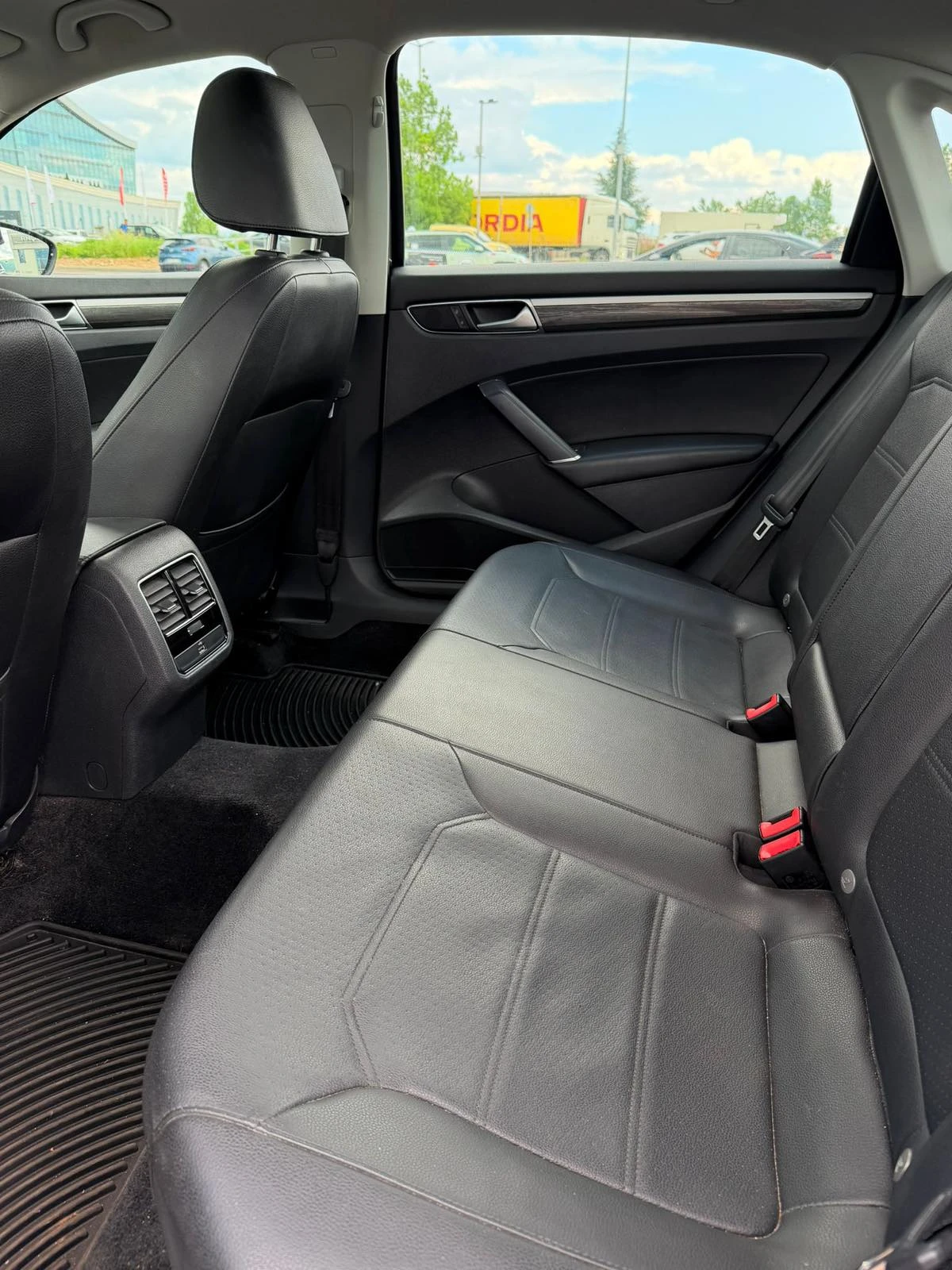 VW Passat SE NMS , снимка 11 - Автомобили и джипове - 54591255