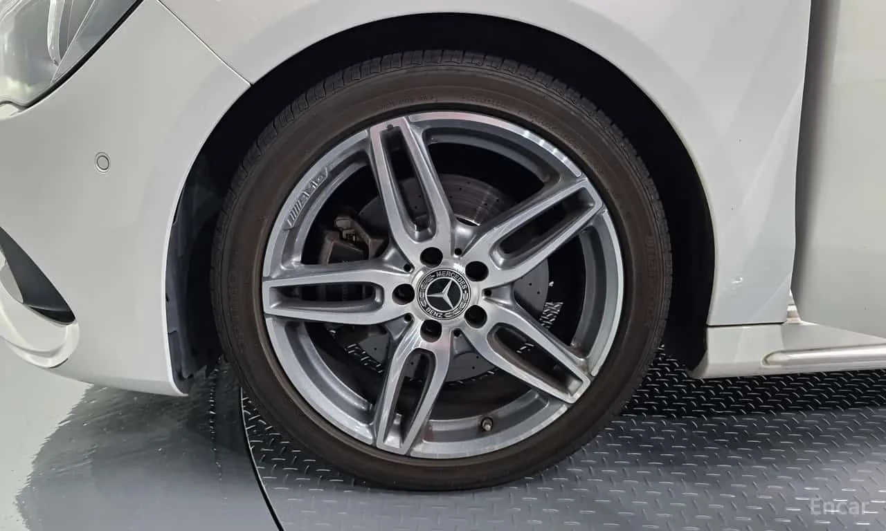 Mercedes-Benz CLA 220 AMG Line | АВТОКРЕДИТ БЕЗ ПЪРВОНАЧАЛНА ВНОСКА | , снимка 5 - Автомобили и джипове - 55612234