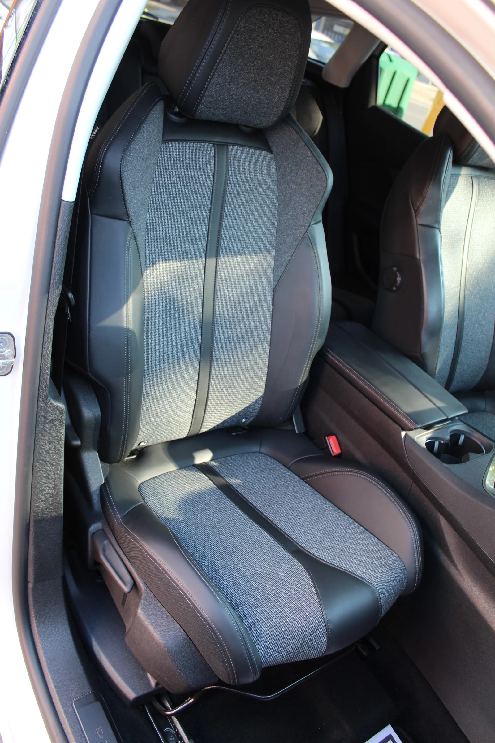 Peugeot 3008 HDI ALLURE AT8, снимка 6 - Автомобили и джипове - 55617485