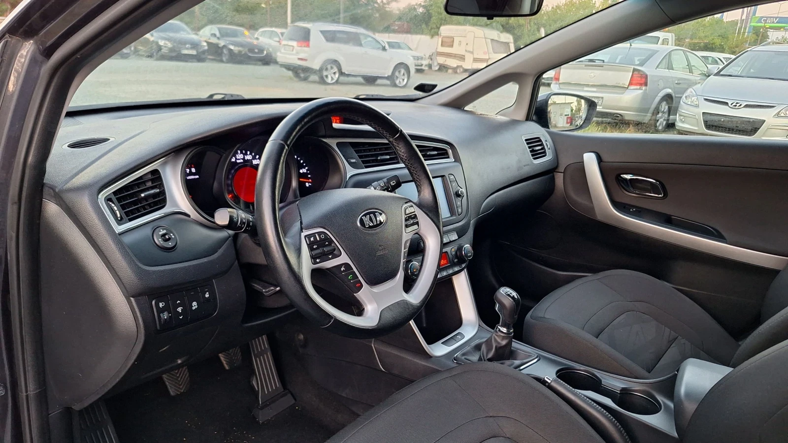 Kia Ceed 1.4-99кс.-2018г. Facelift.Навигация .Подгрев., снимка 9 - Автомобили и джипове - 55619544