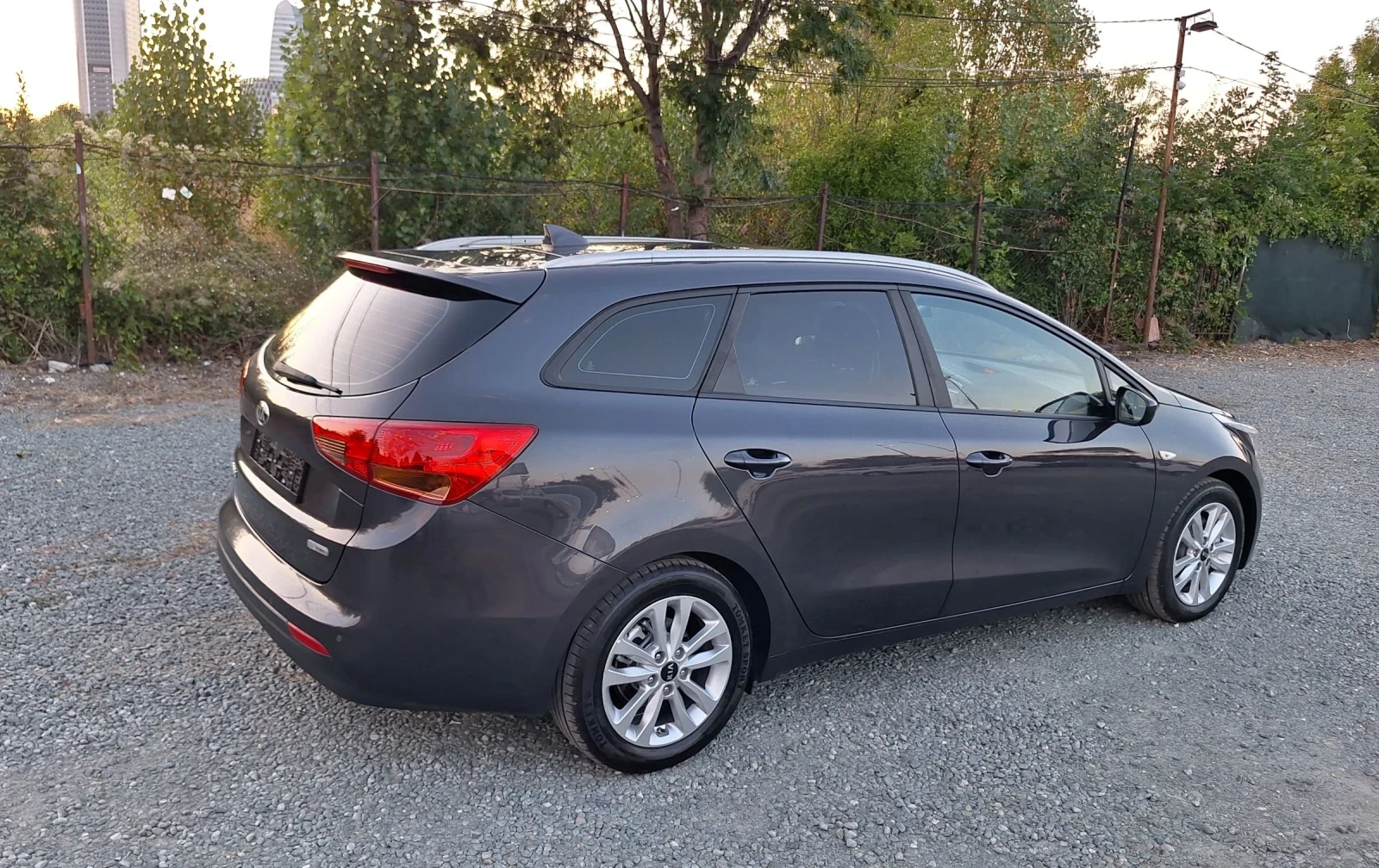 Kia Ceed 1.4-99кс.-2018г. Facelift.Навигация .Подгрев., снимка 4 - Автомобили и джипове - 55619544