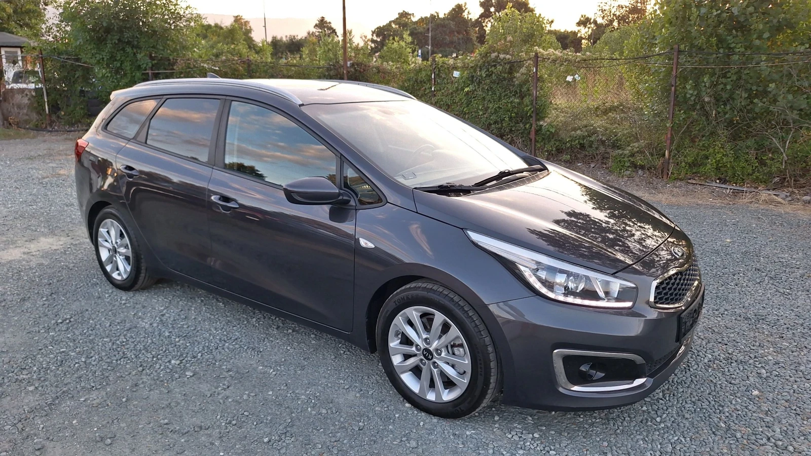 Kia Ceed 1.4-99кс.-2018г. Facelift.Навигация .Подгрев., снимка 2 - Автомобили и джипове - 55619544
