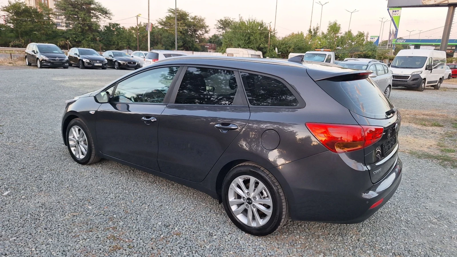 Kia Ceed 1.4-99кс.-2018г. Facelift.Навигация .Подгрев., снимка 3 - Автомобили и джипове - 55619544