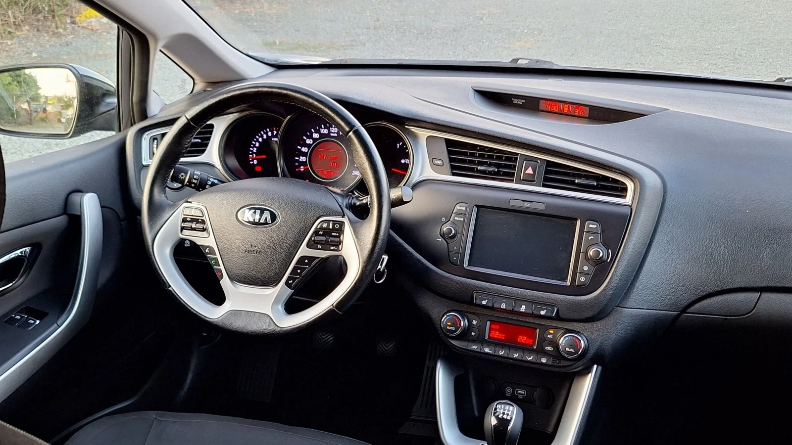 Kia Ceed 1.4-99кс.-2018г. Facelift.Навигация .Подгрев., снимка 13 - Автомобили и джипове - 55619544