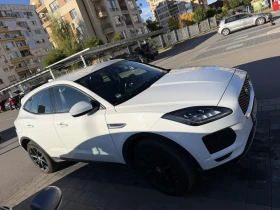 Jaguar F-PACE, снимка 2