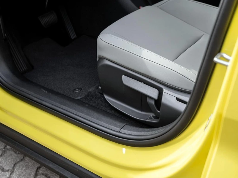 Volvo EX30 RANGE-PLUS* CAM* KEYLESS* NIGHT* LED* CARPLAY* , снимка 6 - Автомобили и джипове - 52410641