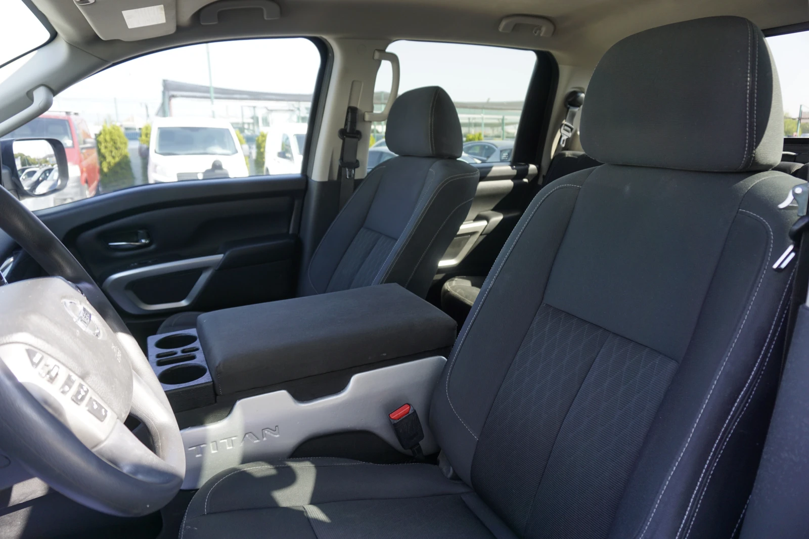Nissan Titan crew cab 5+ 1места/Обслужен/Хладилник - изображение 10