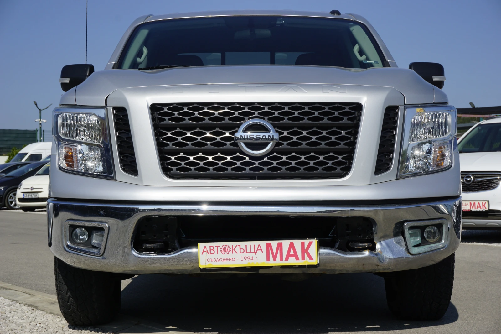 Nissan Titan crew cab 5+ 1места/Обслужен/Хладилник - изображение 2