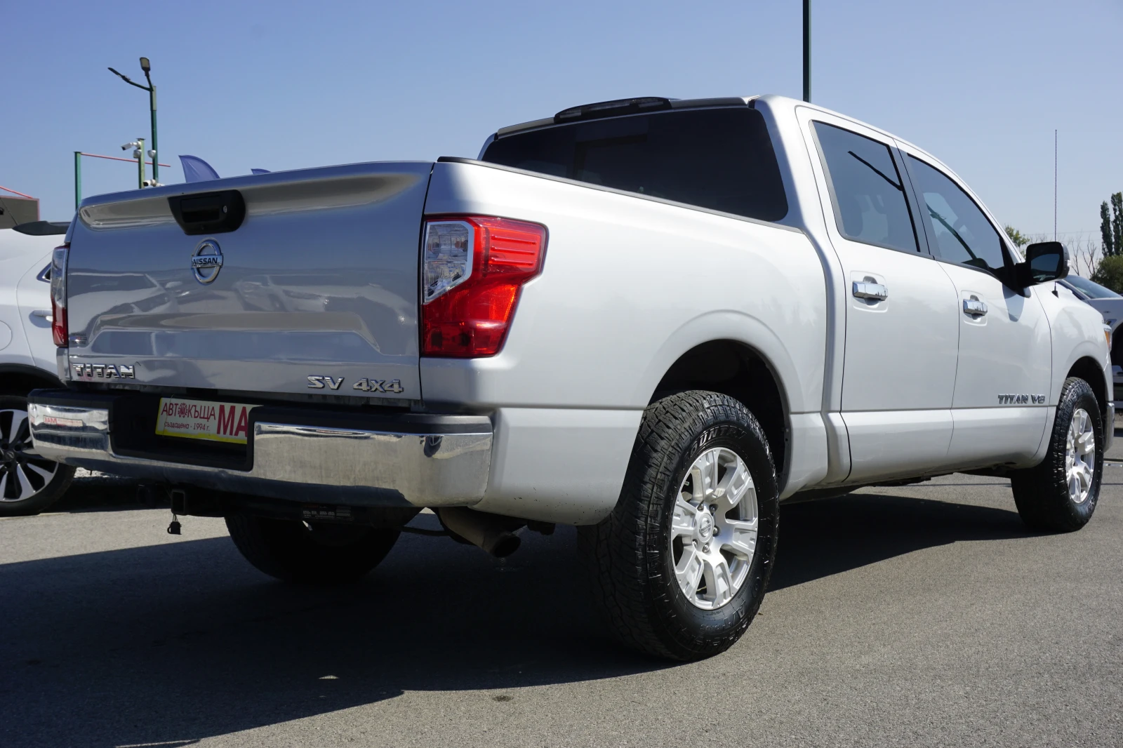 Nissan Titan crew cab 5+ 1места/Обслужен/Хладилник - изображение 8