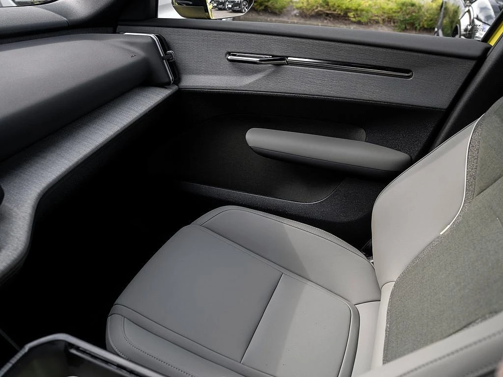 Volvo EX30 RANGE-PLUS* CAM* KEYLESS* NIGHT* LED* CARPLAY*  - изображение 7