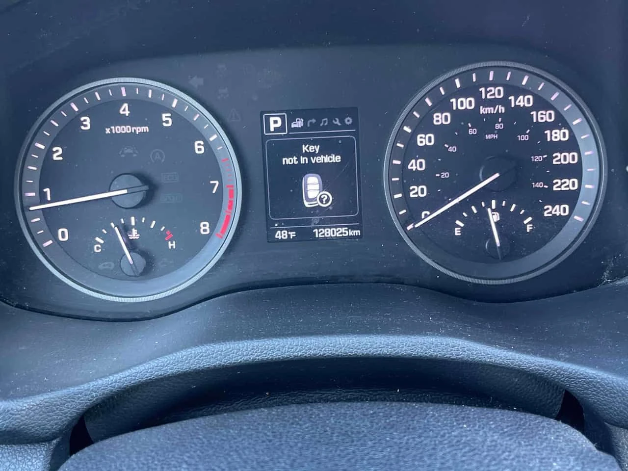 Hyundai Tucson * Luxury * CARFAX * ПАНОРАМА * KEYLESS * ПОДГРЕВИ - изображение 8