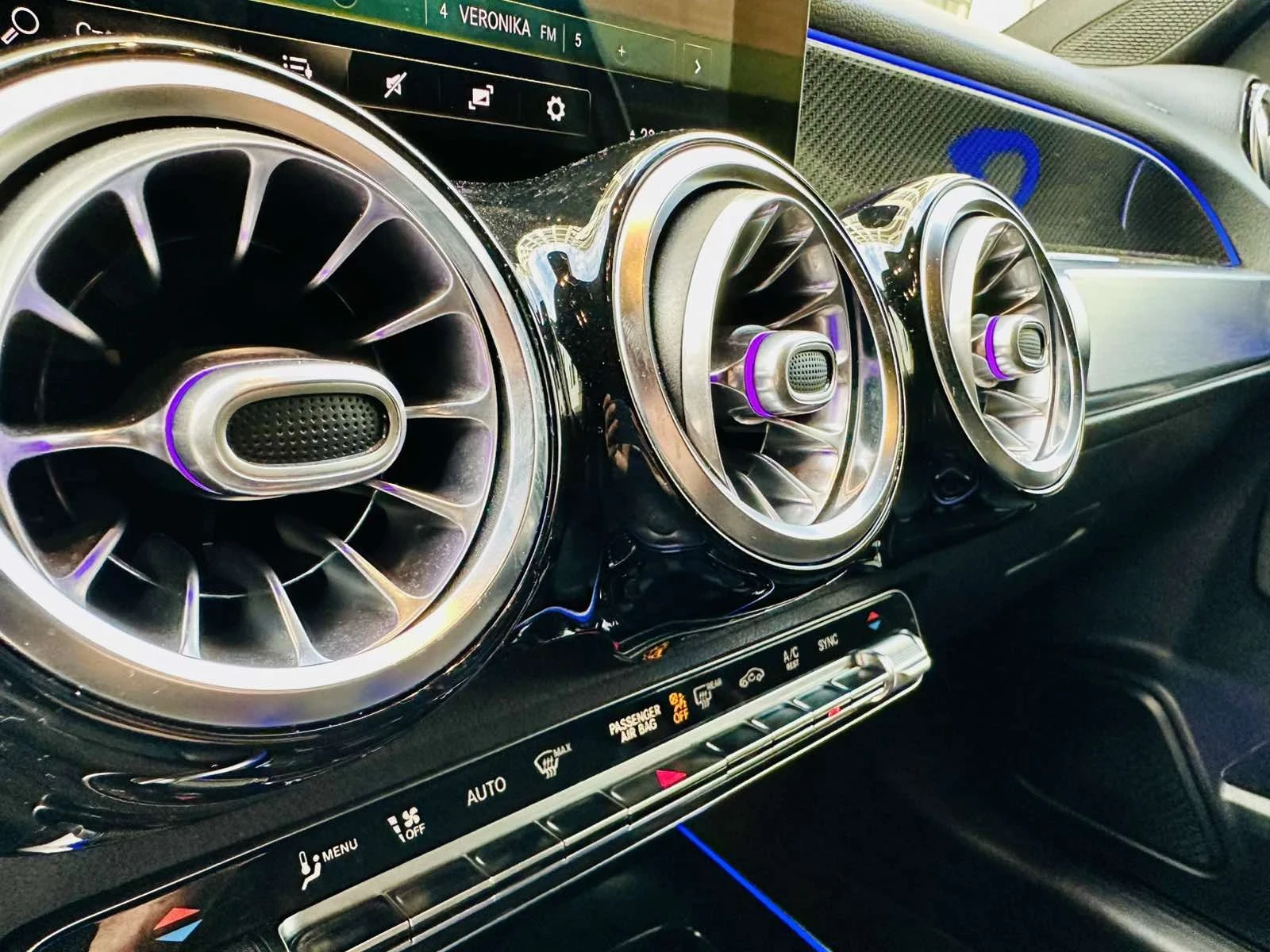 Mercedes-Benz GLB AMG, снимка 10 - Автомобили и джипове - 53992909