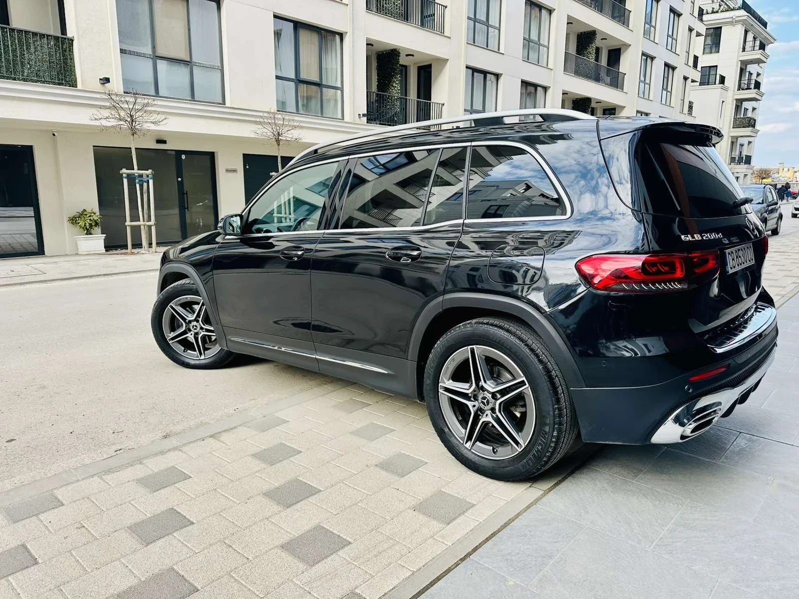 Mercedes-Benz GLB AMG, снимка 2 - Автомобили и джипове - 53992909