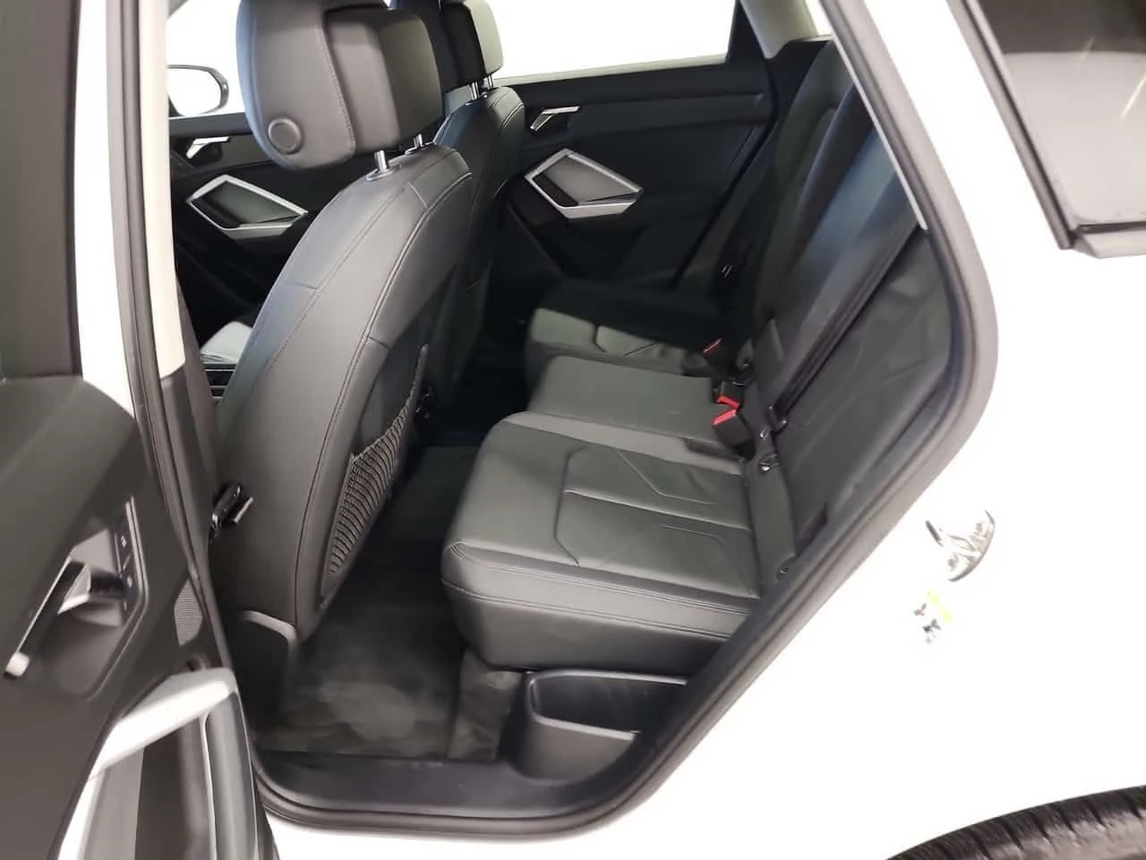 Audi Q3 KOMFORT| PANORAMA| 2 КЛЮЧА| CARFAX| , снимка 12 - Автомобили и джипове - 54607257