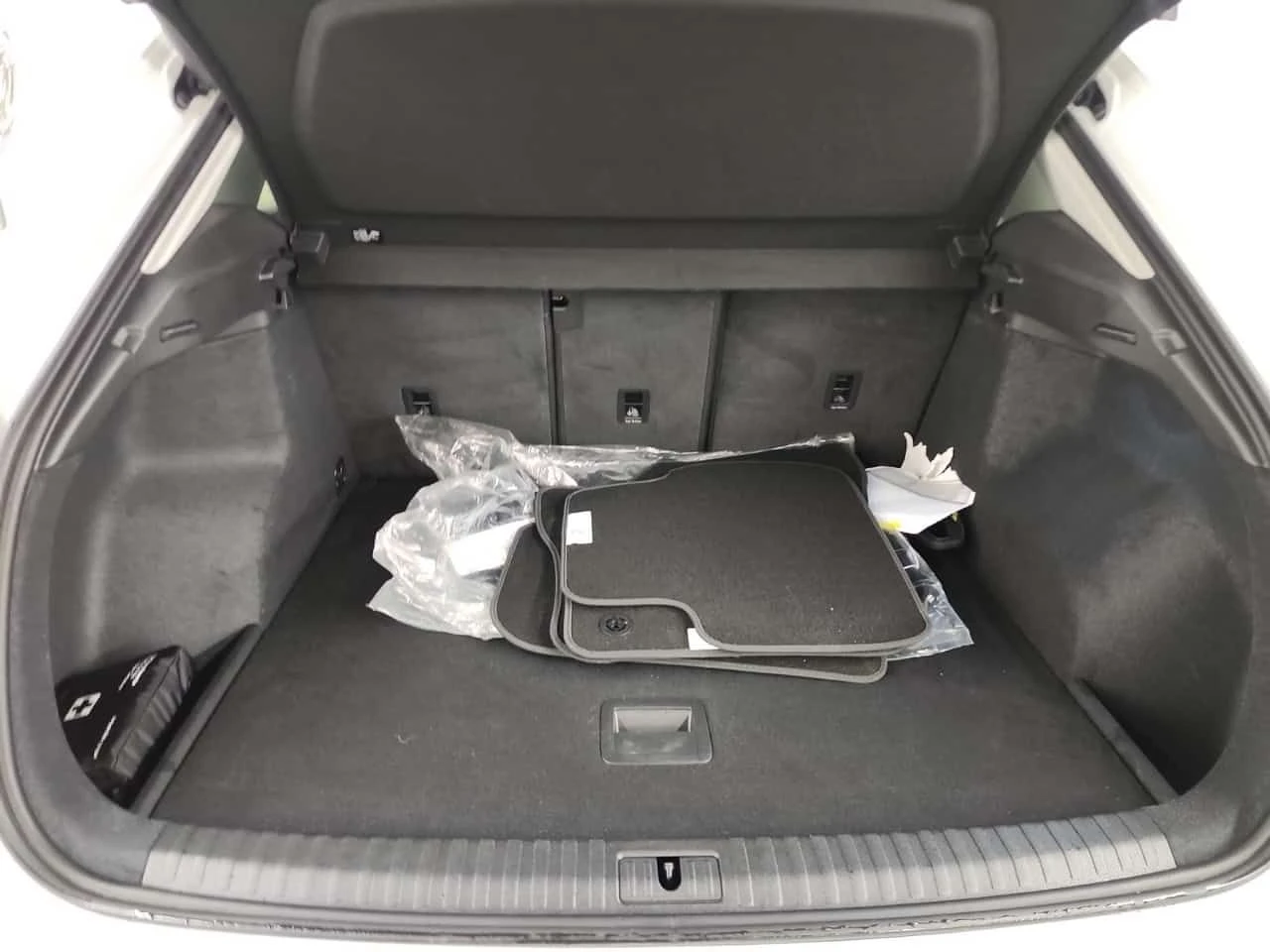 Audi Q3 KOMFORT| PANORAMA| 2 КЛЮЧА| CARFAX| , снимка 14 - Автомобили и джипове - 54607257