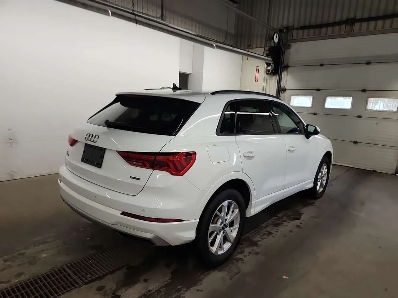 Audi Q3 KOMFORT| PANORAMA| 2 КЛЮЧА| CARFAX| , снимка 4 - Автомобили и джипове - 54607257