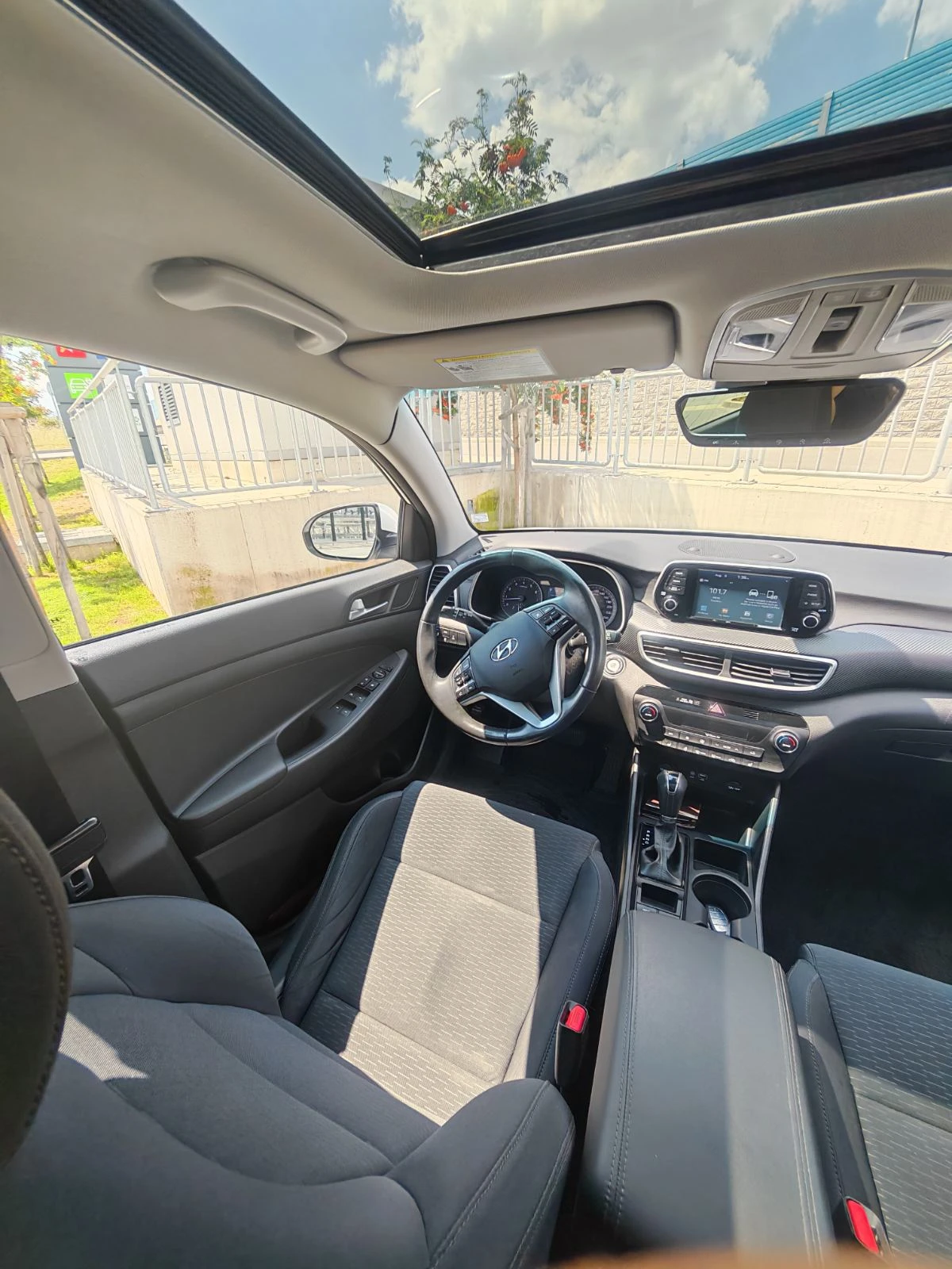 Hyundai Tucson 4x4/PANORAMA/AUTOMATIC/CARPLAY, снимка 10 - Автомобили и джипове - 56179109