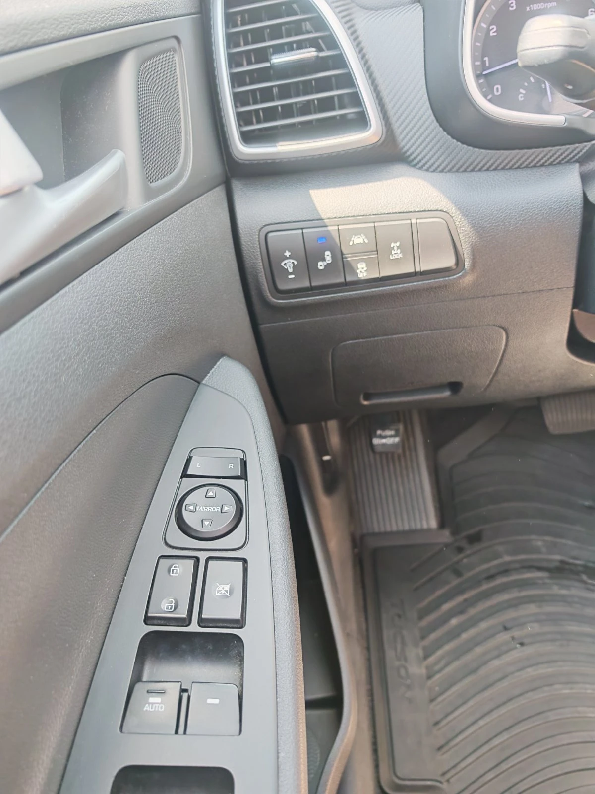 Hyundai Tucson 4x4/PANORAMA/AUTOMATIC/CARPLAY, снимка 13 - Автомобили и джипове - 56179109