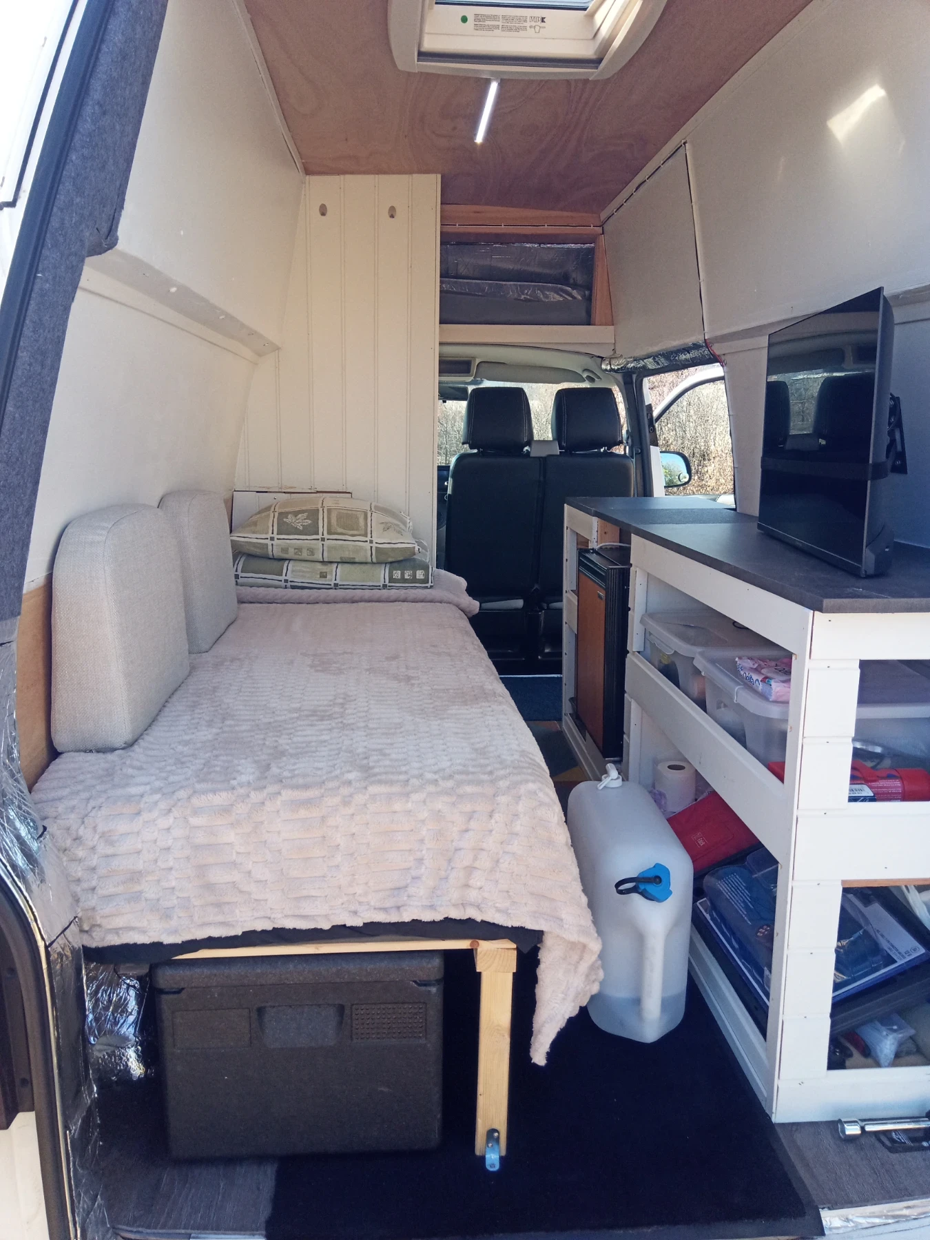 Кемпер VW T5 2.0, снимка 10 - Каравани и кемпери - 56131212
