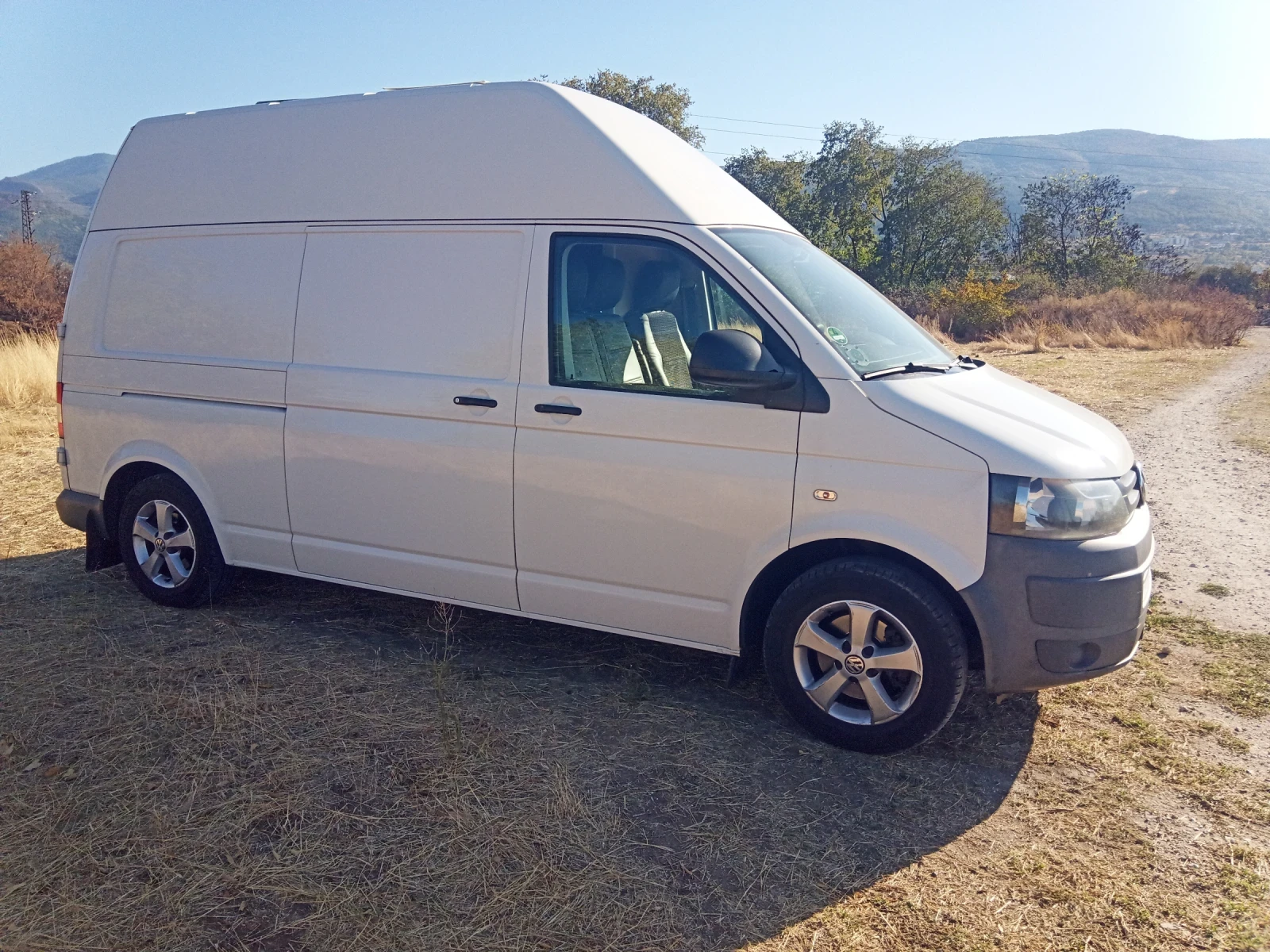 Кемпер VW T5 2.0, снимка 2 - Каравани и кемпери - 56131212