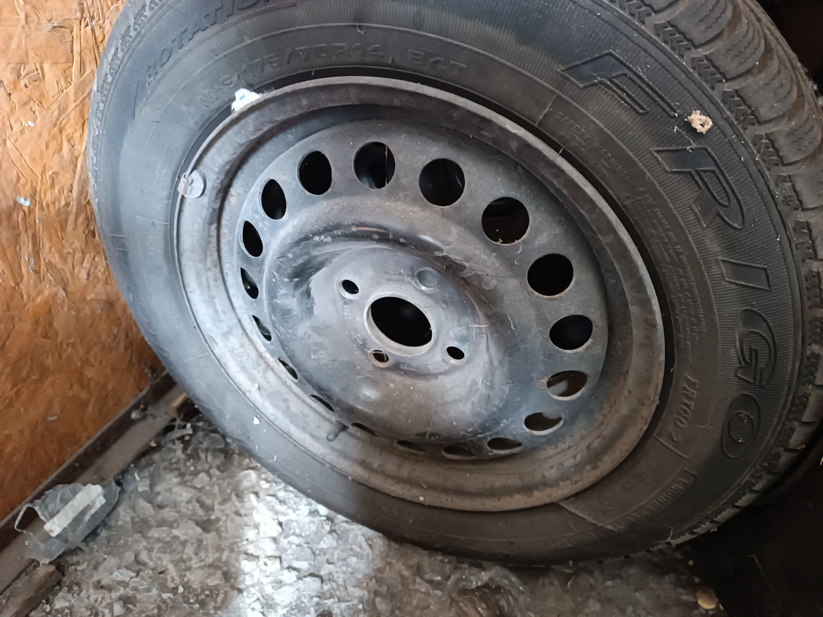 Гуми с джанти Debica 175/70R14, снимка 4 - Гуми и джанти - 54009160