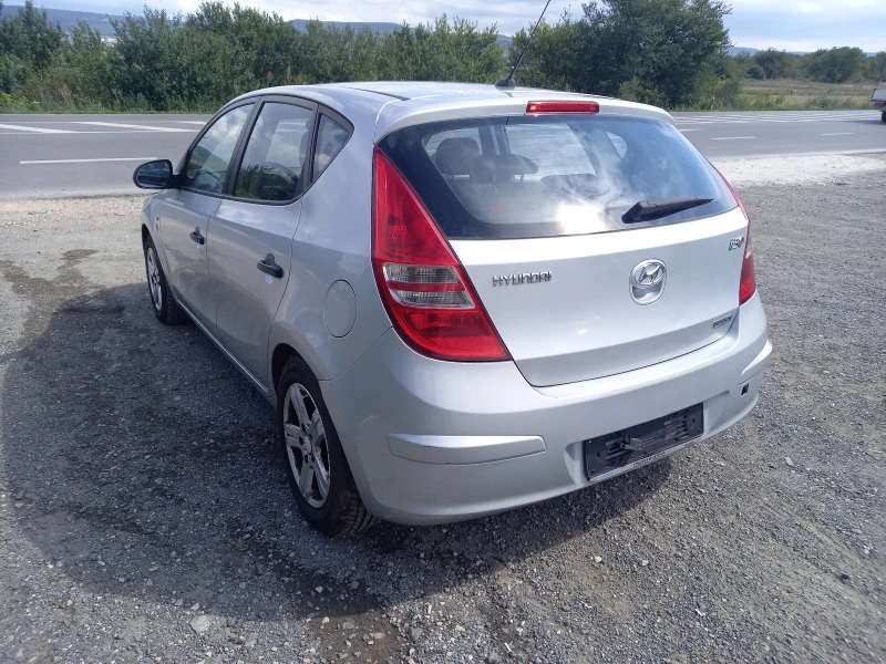 Hyundai I30 1.6 CRDI, снимка 4 - Автомобили и джипове - 42985788