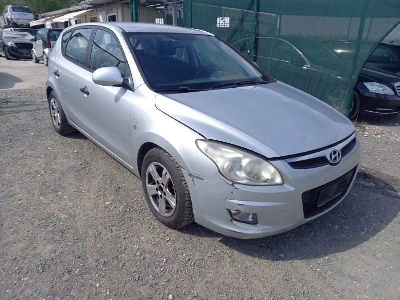 Hyundai I30 1.6 CRDI, снимка 2 - Автомобили и джипове - 42985788